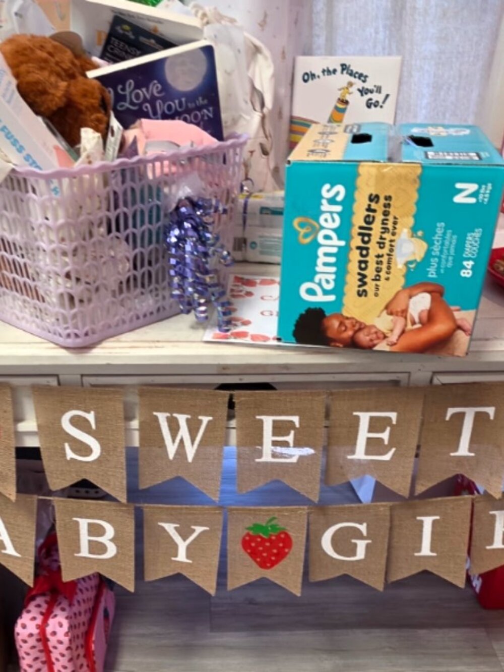 Baby shower banners and decorations